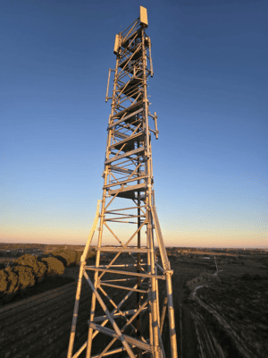 Pylône treilli renforcé